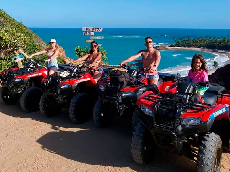 Quadriciclo na praia de Coqueirinho